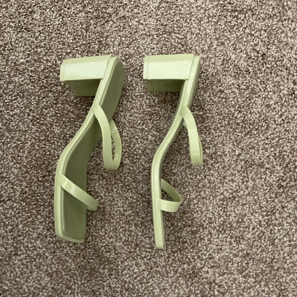 Jeffrey Campbell GREEN
Women's Jamm-3 Jelly Slide
Heeled Sandal US 8 EU38 - Picture 5 of 6